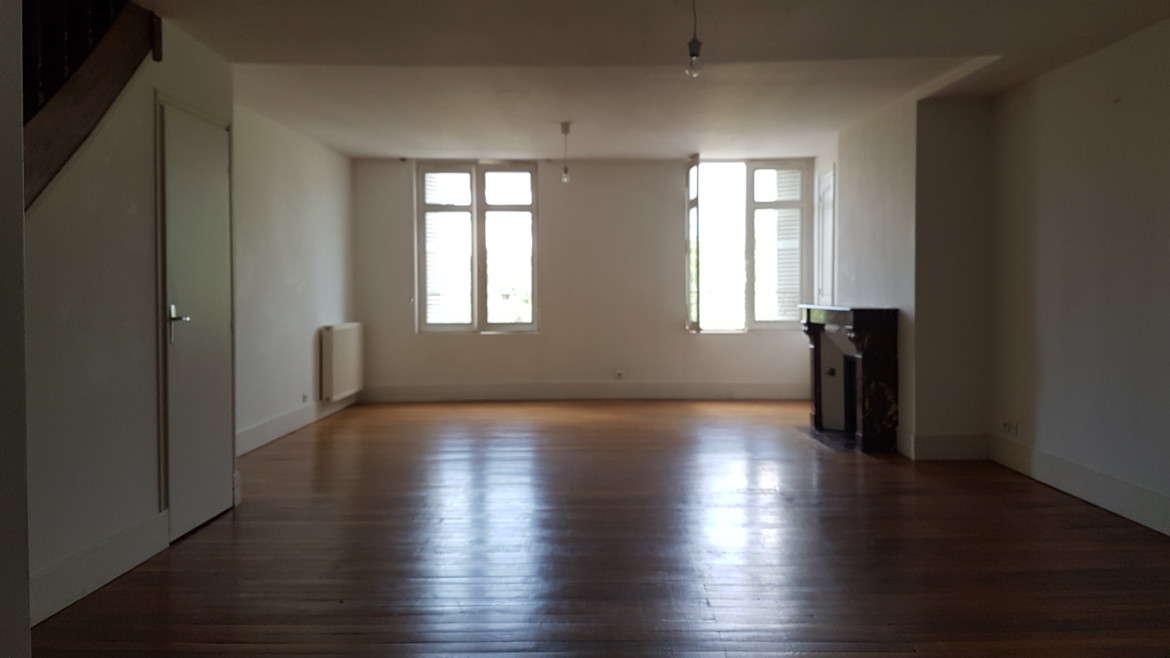LOFT DE 118 M² CHÂTELLERAULT CENTRE VILLE Réf A.20
