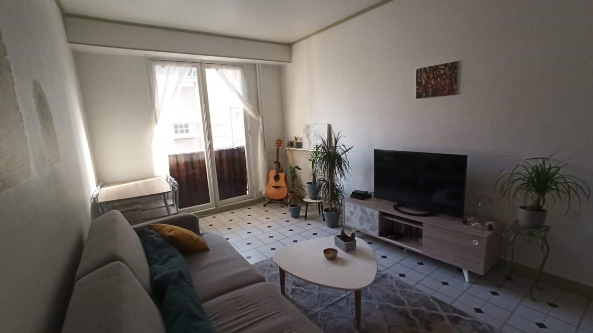 APPARTEMENT F2 CHATELLERAULT REF A.23