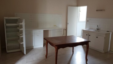 APPARTEMENT F2 CENTRE VILLE DE CHÂTELLERAULT Réf A.28