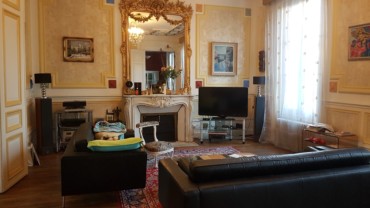 SUPERBE MAISON DE VILLE DE 340 M² SUR CHATELLERAULT Réf 2164