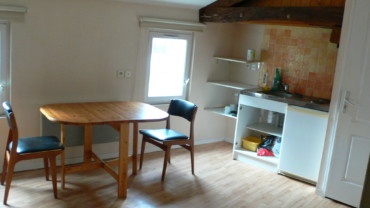 IMMEUBLE COMPRENANT : MAISON DE VILLE F3 ET DEUX STUDIOS Réf 2184
