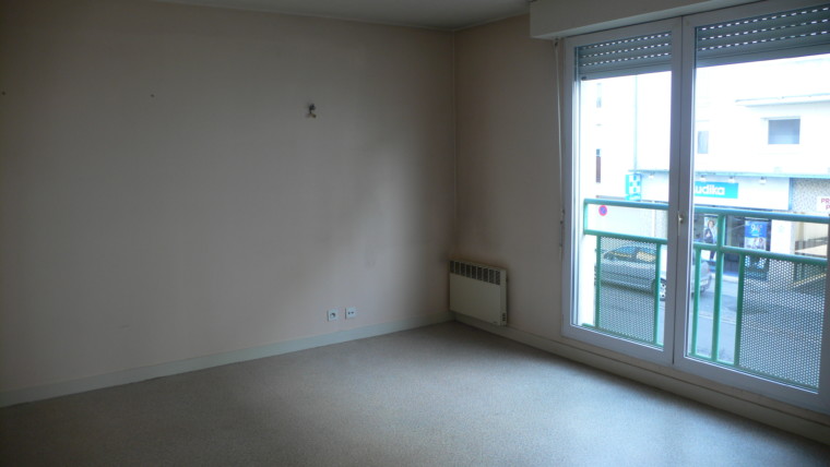 STUDIO AVENUE TREUILLE CHATELLERAULT Réf A.49
