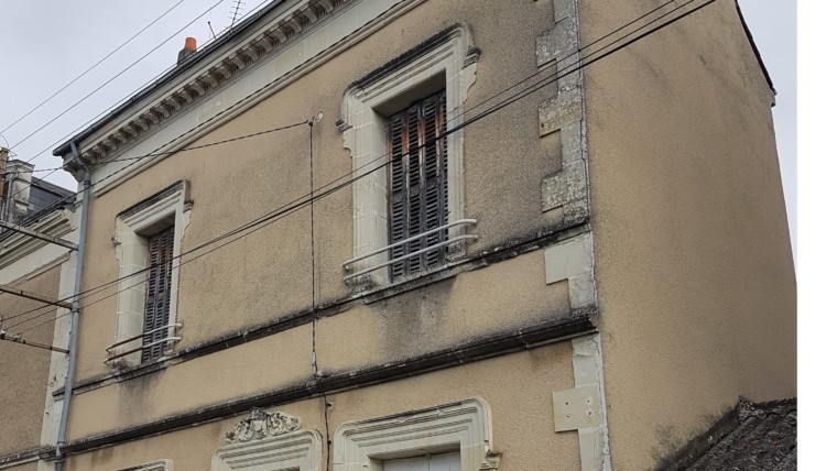 MAISON F4 DE 72 M² CENTRE VILLE DE CHATELLERAULT AVEC JARDIN Réf 2208