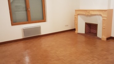 APPARTEMENT F3 DE 68 m² PLEIN CENTE VILLE CHATELLERAULT Réf A.52