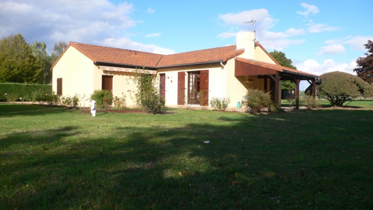 MAISON F4 DE PLAIN PIED DE 95 M² AVEC SON TERRAIN DE 1500 M² Réf 2269