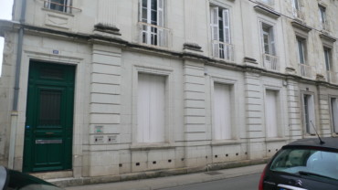 BEL APPARTEMENT F4-F5 DE 120 M² A DEUX PAS DE LA GARE DE CHÂTELLERAULT Réf 2381