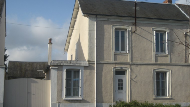 MAISON DE 176m² AVEC 4 CHAMBRES SUR TERRAIN DE 408 M² CHÂTELLERAULT Réf 2339