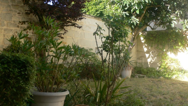 MAISON DE VILLE F6 DE 194 M² SUR UN TERRAIN DE 240M² CHATELLERAULT Réf 2335