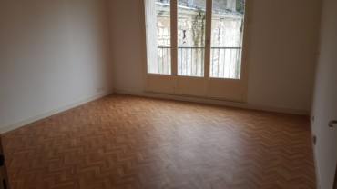 APPARTEMENT F2 DE 45 M² AVEC CAVE ET PARKING PROCHE GARE ET CENTRE VILLE CHÂTELLERAULT Réf 2363