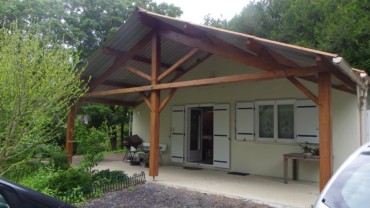 MAISON F3 DE PLAIN PIED EN BORD DE RIVIERE AVEC TERRASSE COUVERTE Réf 2317