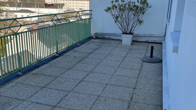 APPARTEMENT F3 DE 69 M² AU 6ème ÉTAGE AVEC TERRASSE AVENUE TREUILLE CHÂTELLERAULT Réf A.84