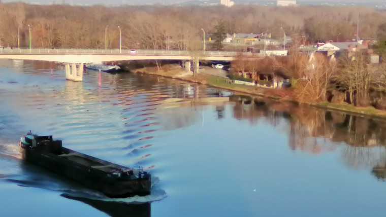 A SAISIR PIED A TERRE A PARIS AVEC VUE DIRECTE SUR LA SEINE BON PRIX JUVISY SUR ORGE Réf 2472