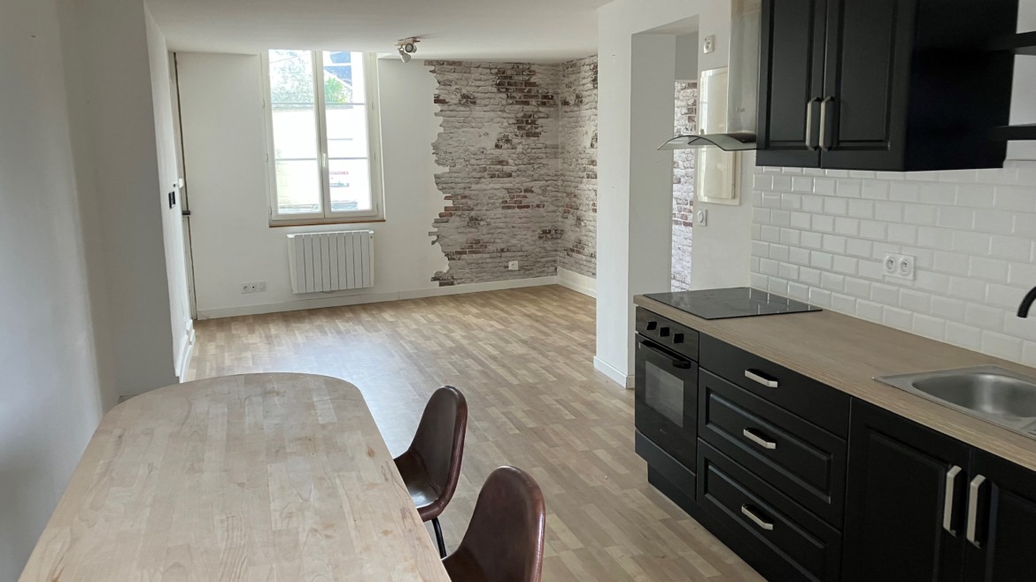 BEL APPARTEMENT F3 CONTEMPORAIN AVEC TERRASSE EN CENTRE VILLE CHÂTELLERAULT Réf A.111