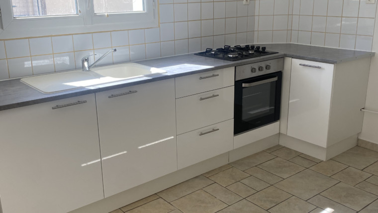 APPARTEMENT F2 EN REZ-DE-CHAUSSÉE PROCHE CENTRE VILLE ET ZONE NORD CHÂTELLERAULT Réf A.126