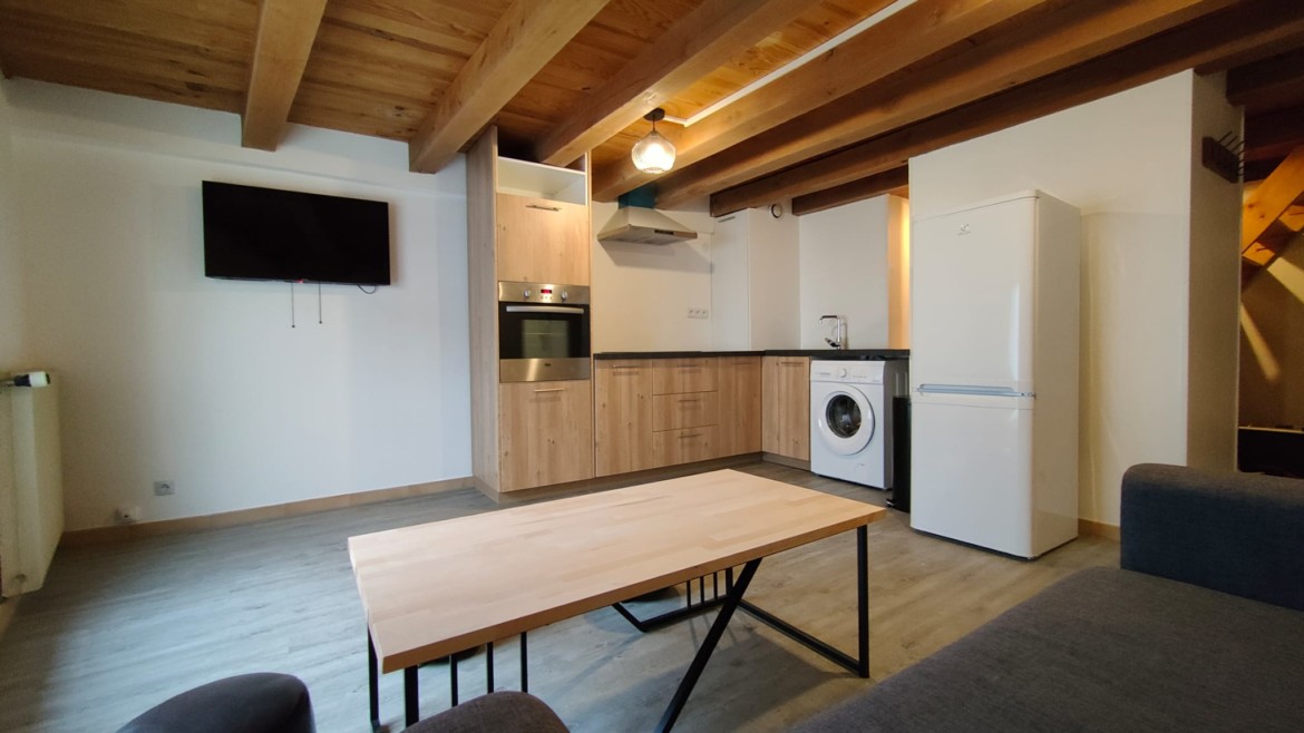 APPARTEMENT F2BIS EN DUPLEX MEUBLE HYPERCENTRE CHÂTELLERAULT Réf A.131