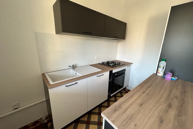 RARE : EN CENTRE VILLE BELLE MAISON RÉNOVÉE F6 AVEC JARDIN ET GARAGE CHÂTELLERAULT Réf M.38