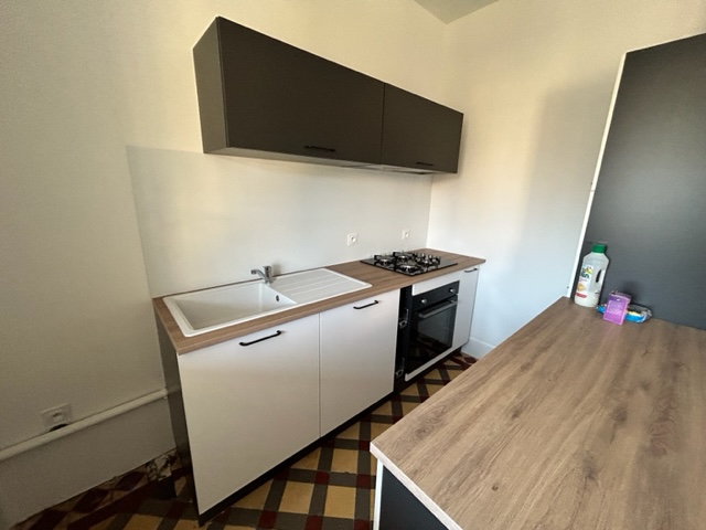 RARE : EN CENTRE VILLE BELLE MAISON RÉNOVÉE F6 AVEC JARDIN ET GARAGE CHÂTELLERAULT Réf M.38