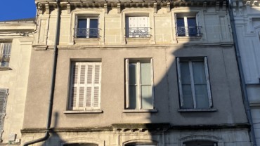 AU CŒUR DE CHÂTELLERAULT MAISON DE VILLE DE 186 M² AVEC BELLES PRESTATIONS Réf 2616