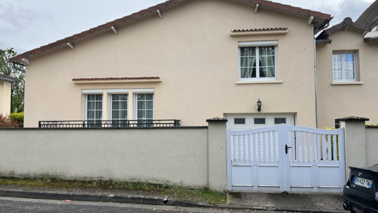 BELLE MAISON F5 EN BORDURE DE VIENNE AU CALME CHÂTELLERAULT Réf 2628