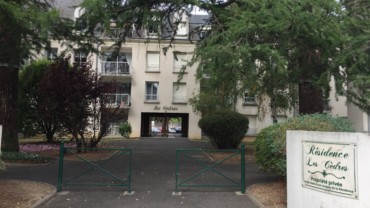 BEL APPARTEMENT F2 DANS RÉSIDENCE LES CÈDRES CHÂTELLERAULT Réf 2638