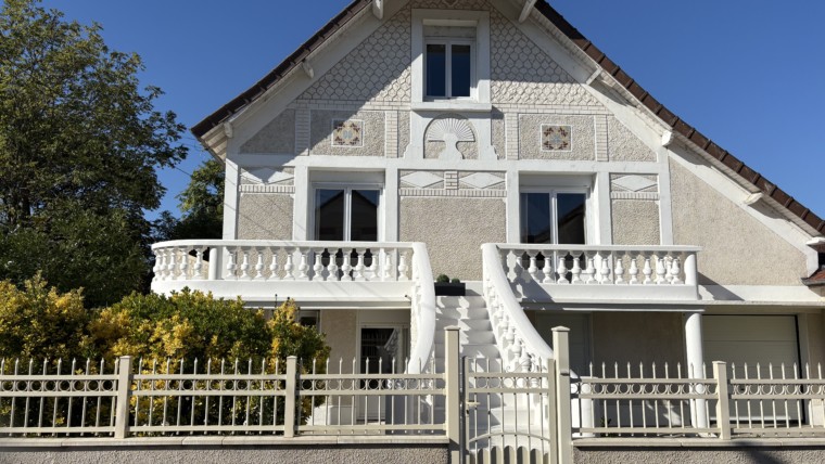 TRÈS BELLE MAISON F8 DE 192 M² PROCHE CENTRE TRÈS BELLES PRESTATIONS CHÂTELLERAULT Réf 2645