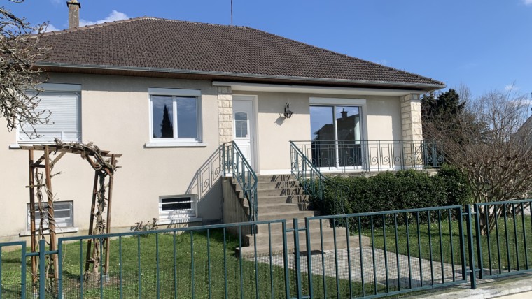 BEAU PAVILLON EN BON ÉTAT T6 RÉSIDENCE JULES VERNE CHÂTELLERAULT Réf 2624