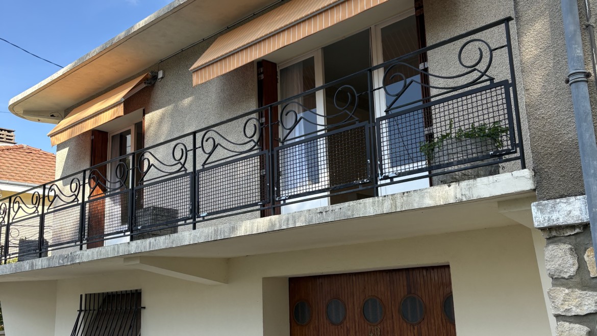 BELLE MAISON SUR DEUX NIVEAUX PROXIMITÉ IMMÉDIATE CENTRE ET GARE 156 M² CHÂTELLERAULT Réf 2644