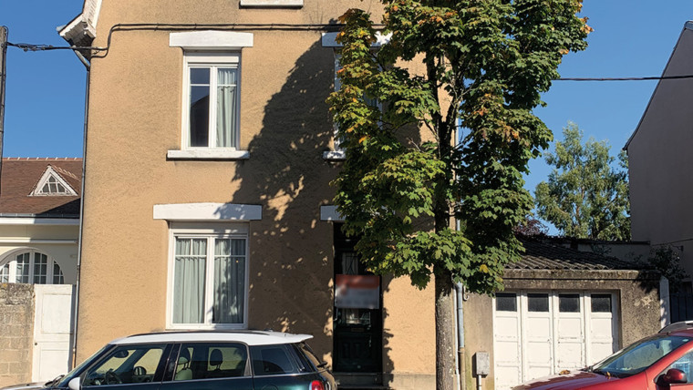 MAISON DE VILLE F5 DE 123 M² A RÉNOVER PROCHE CENTRE-VILLE CHÂTELLERAULT Réf 2631