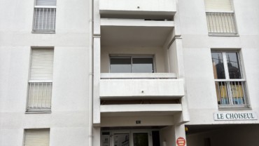 DANS RÉSIDENCE CALME APPARTEMENT F3 74 M² AVEC BALCON PROCHE GARE ET CENTRE-VILLE CHÂTELLERAULT Réf 2658