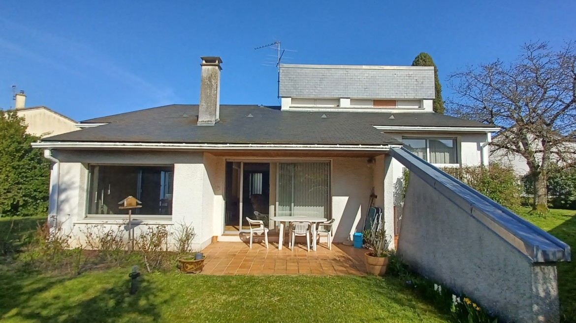 BELLE MAISON D&rsquo;ARCHITECTE DE 152 M² DANS PETITE RÉSIDENCE PROCHE GARE ET CENTRE VILLE CHÂTELLERAULT Réf 2664