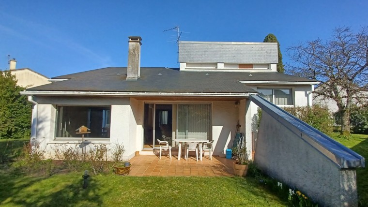 BELLE MAISON D&rsquo;ARCHITECTE DE 152 M² DANS PETITE RÉSIDENCE PROCHE GARE ET CENTRE VILLE CHÂTELLERAULT Réf 2664