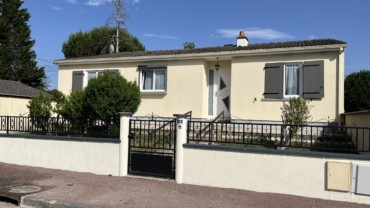 A SAISIR NORD CHÂTELLERAULT DANS RÉSIDENCE CALME : BEAU PAVILLON PLAIN-PIED Réf : 2675